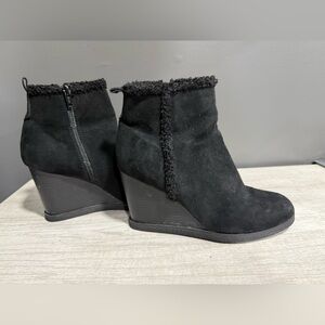Sun Stone Women Wedge heel Ankle High Boot Black Suede Size 7.5